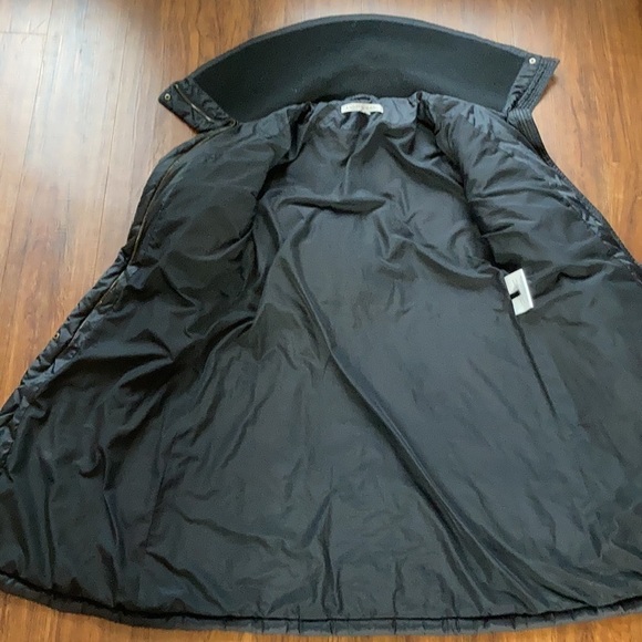 Andrew Marc longer length black coat size medium - Picture 9 of 10